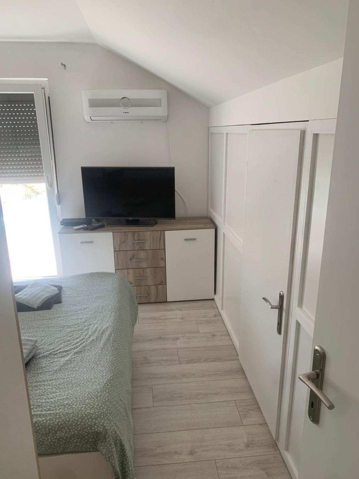 Mika'S Poolhouse Villa Beograd Eksteriør bilde